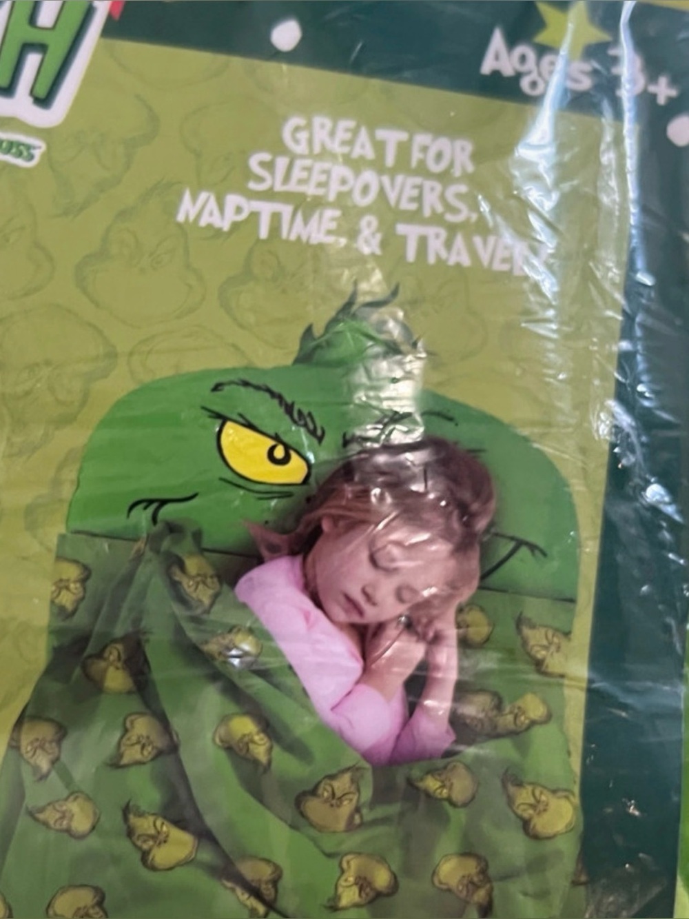 The Grinch Glow in the Dark Kids Plush Slumber
Sleeping Bag 56" × 31" | New - Picture 9 of 13
